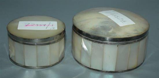 2 x Burmese mother of pearl circular boxes(-)